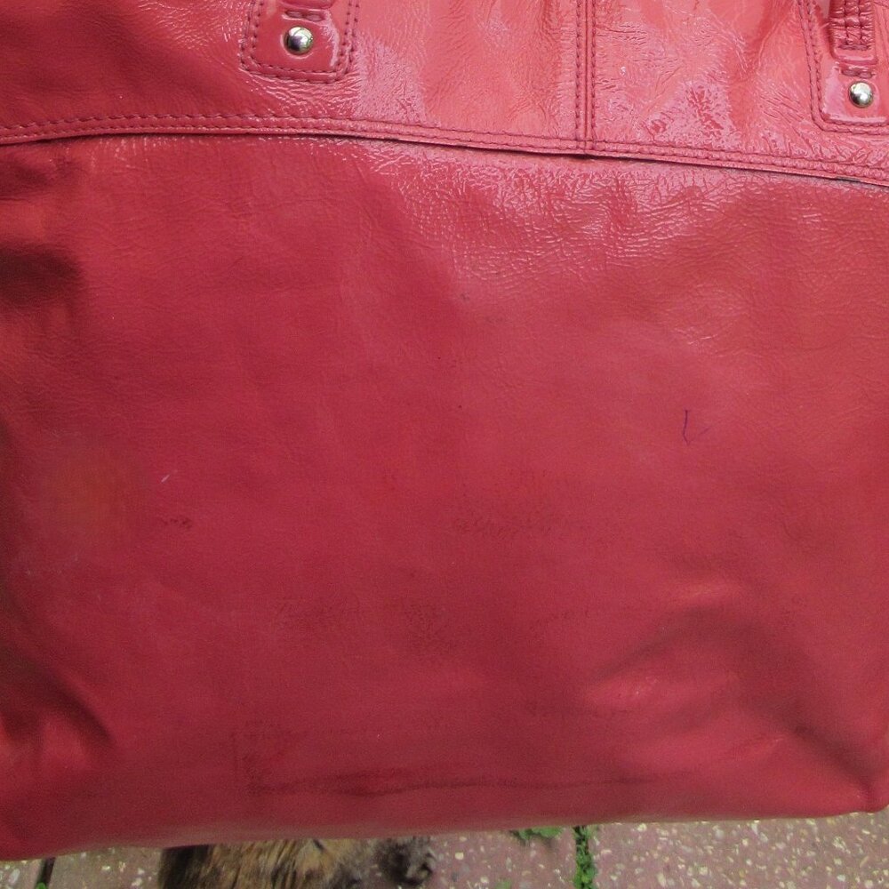 Red Leather Tote Bag with Embossed Logo Detail (FREE BEAUTY GIFT INCLUDED) - Picture 4 of 13